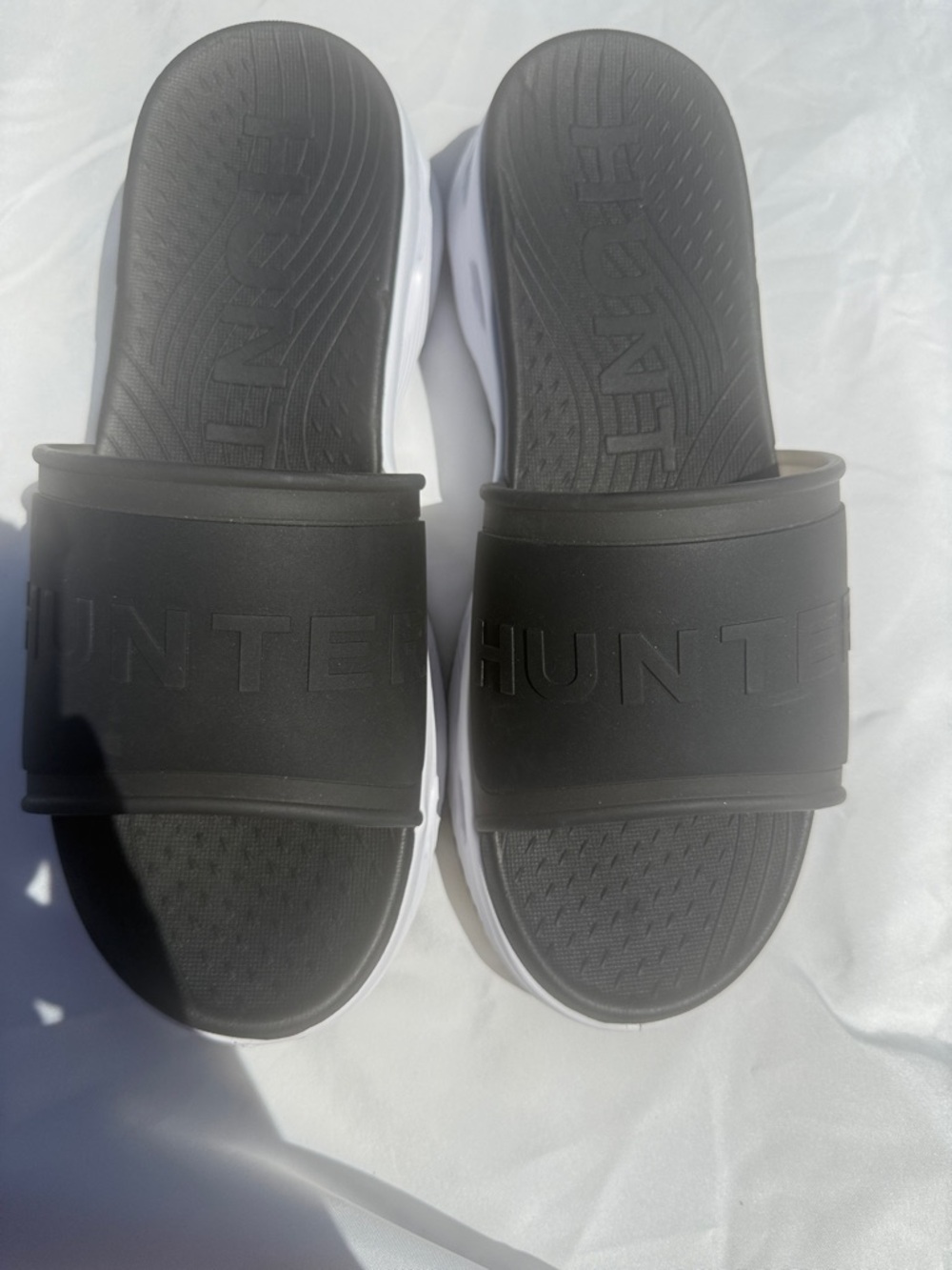 Hunter women’s Black and White Slide Sandals size 9 . Brand New